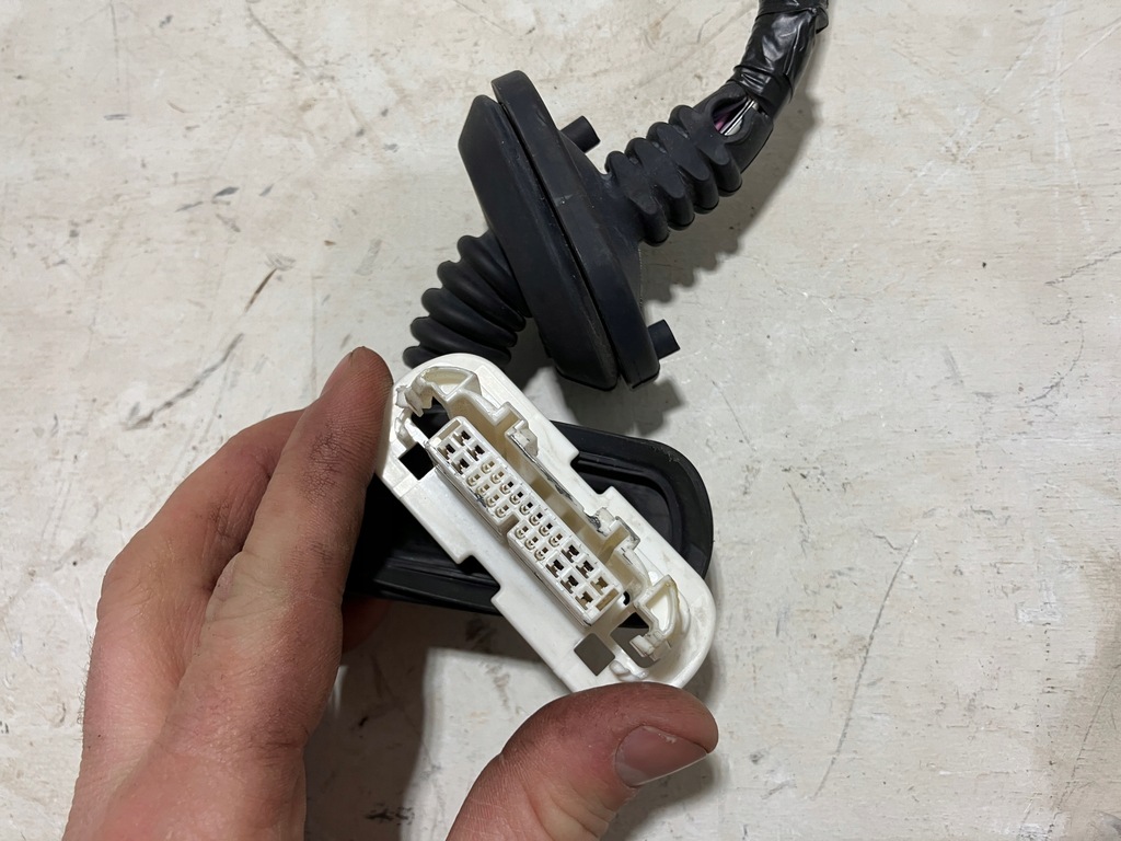 фото №7, Corolla e21 электропроводка жгут дверь левый задняя