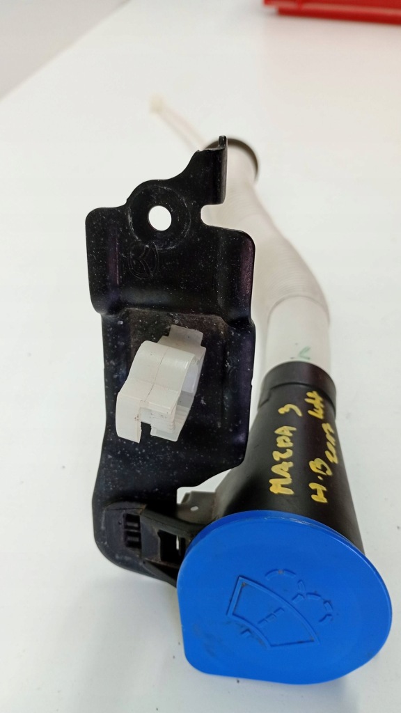 Заливная горловина жидкости к омывателя mazda 3 bm hb Оригинал