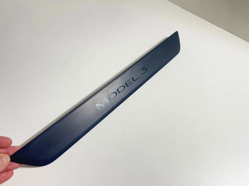 Купити Tesla model 3 2022 пороги