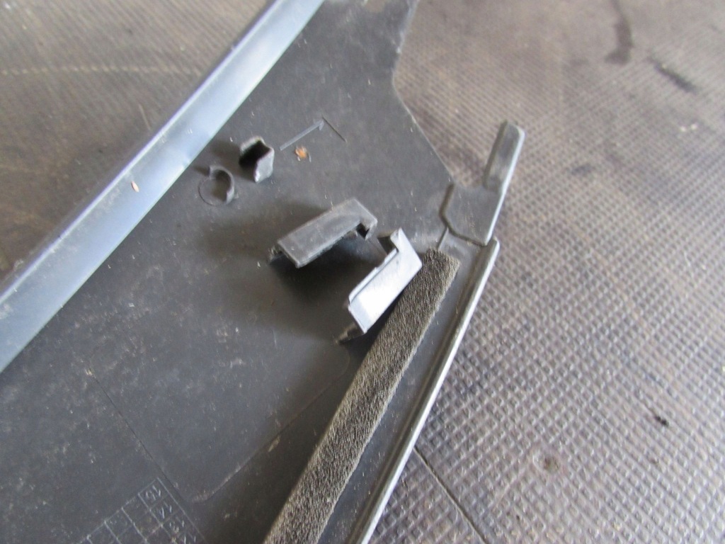 фото №13, Молдинг омивача скло лобове 96861922 peugeot 5008 i 09-13 r.