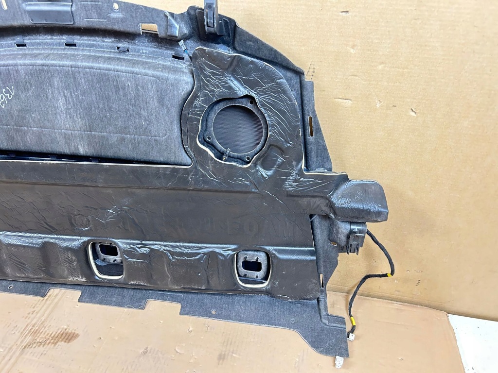 2019 tesla model 3 полиця багажника 109045200k в Україні