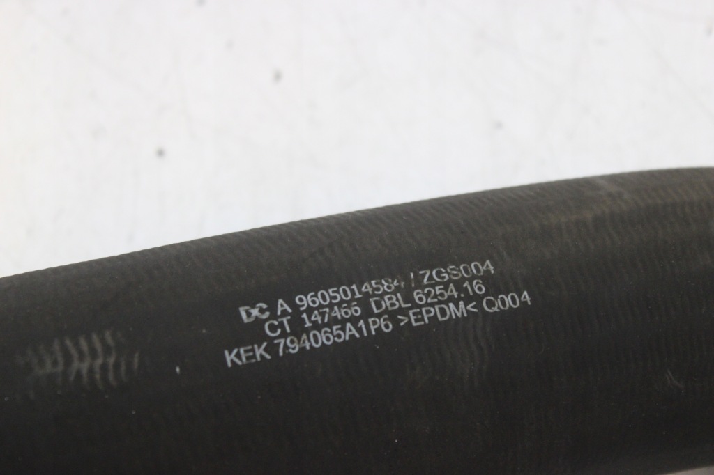 Шланг пабтрубок  труба радиатора воды mercedes actros mp4 a9605014584 Оригинал