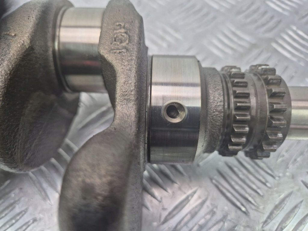 Wał колінчастий mercedes a160 w176 r2700001 m270 Доставка