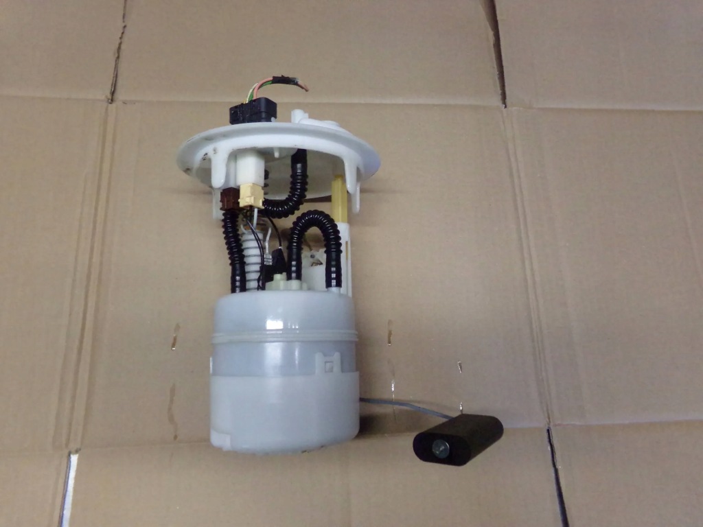 Купити Помпа пального peugeot 1007 1.4 8v