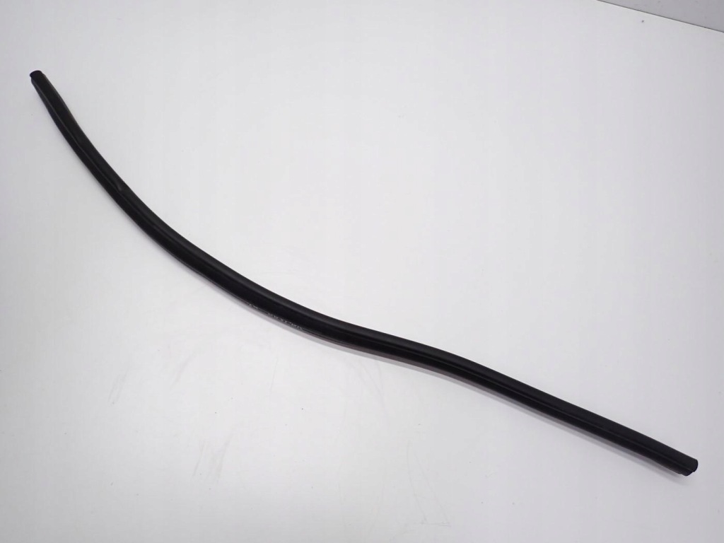 фото №1, Прокладка резиновый элемент капот dacia duster ii 24r