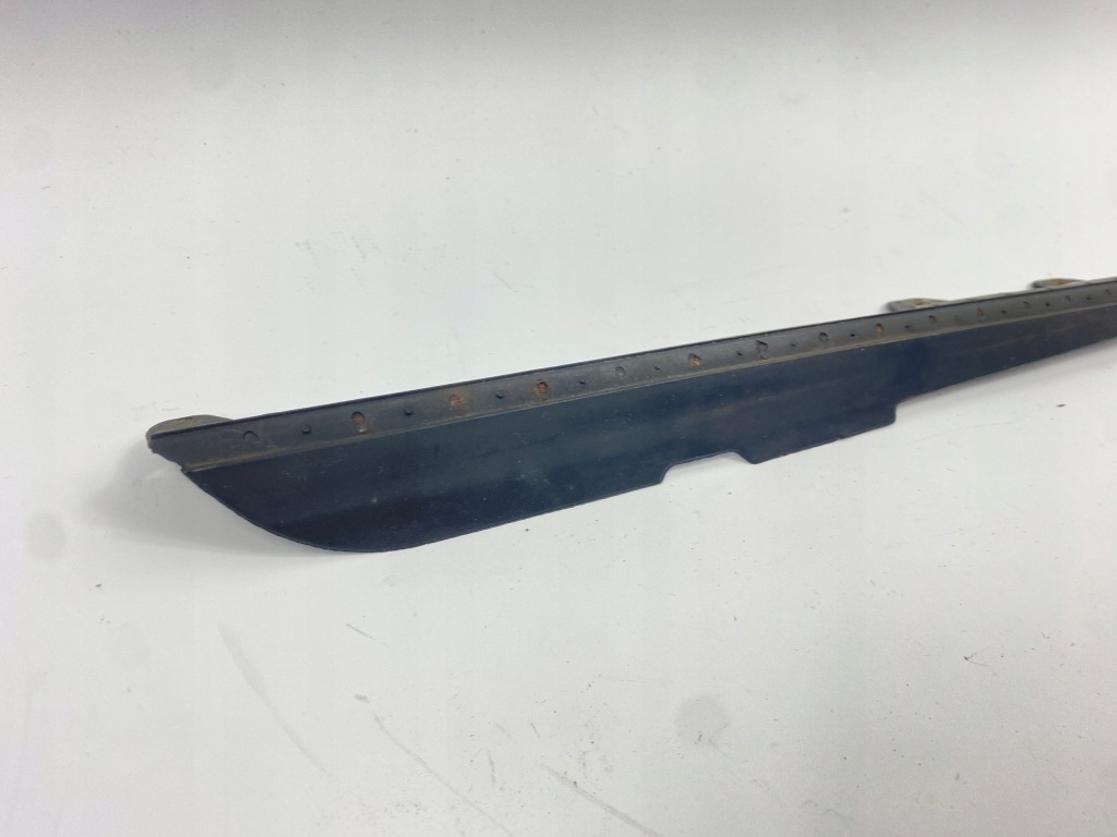 Защита резиновый элемент люк правая mercedes w124 w126 w463 1247800492 Киев