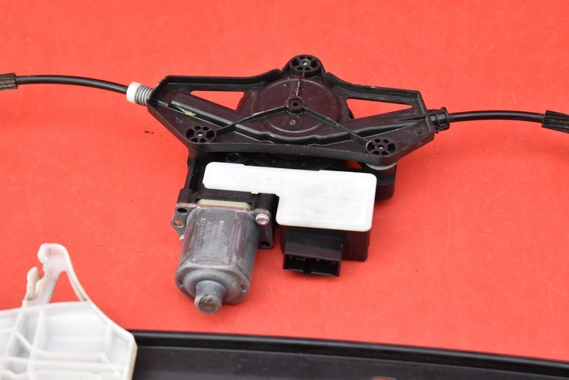 Купити Підйомник скло правий задні 5e0839462 skoda octavia 3 3 12-20