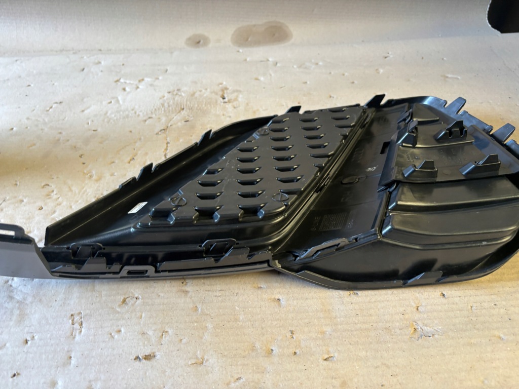 Audi a1 s-line 17- решітка бампера правий перед 82a807682d ładna Недорого