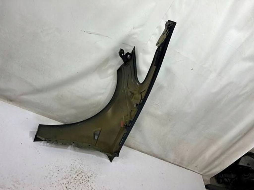 Tesla model 3 крило правий перед передній Зі Шроту