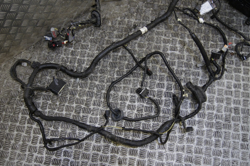 фото №4, Mustang v 3.7 v6 электропроводка отсек двигателя корпус