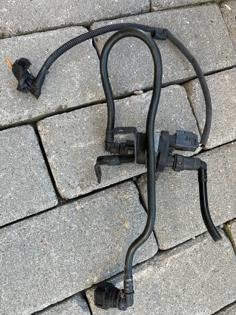 фото №1, Renault captur clio iv 1.2 клапан вакуумний 8200584324