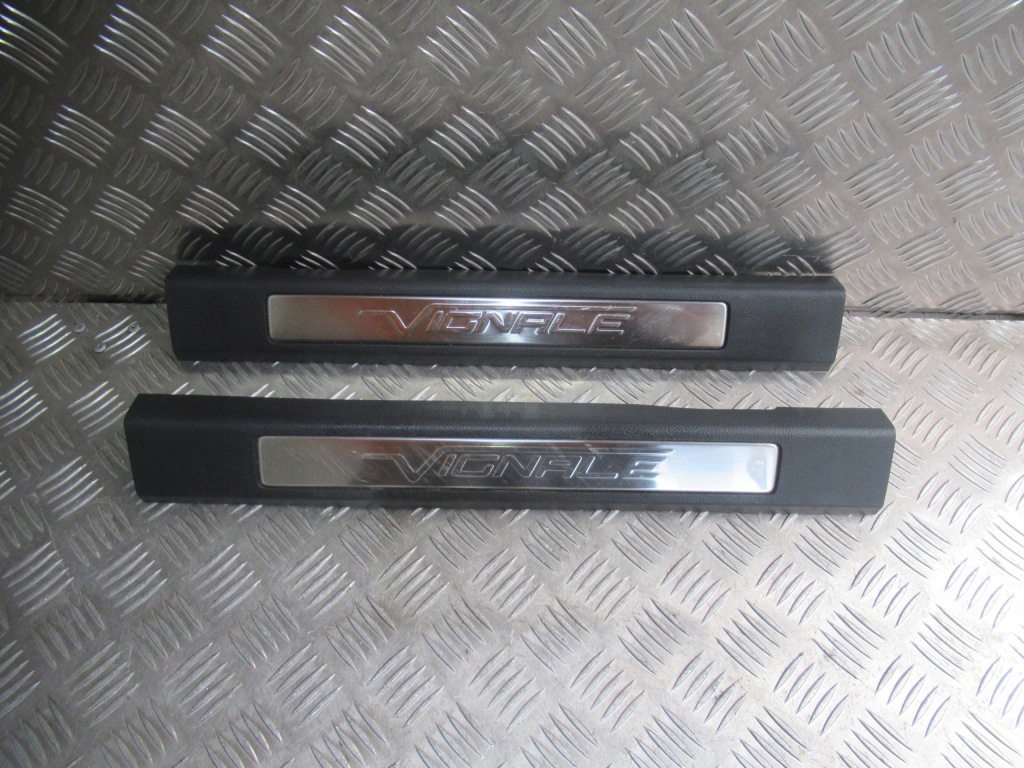 Купити Ford mondeo mk5 накладка поріг права ліва перед ds73-f13200 ds73-f13201