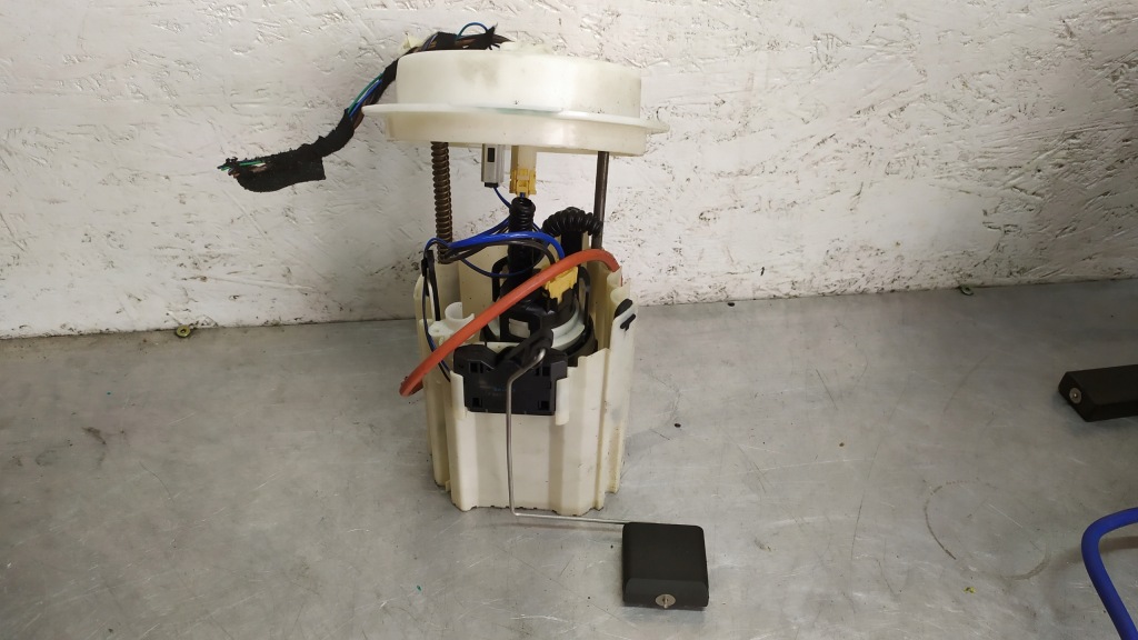 Mercedes w207 w204 3.0 cdi насос топлива поплавок a2044702294 Недорого