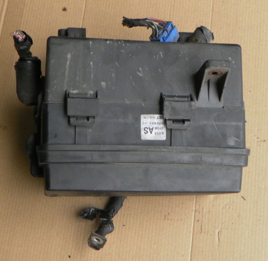 фото №4, Lacetti 2008 2.0d коробка предохранителей