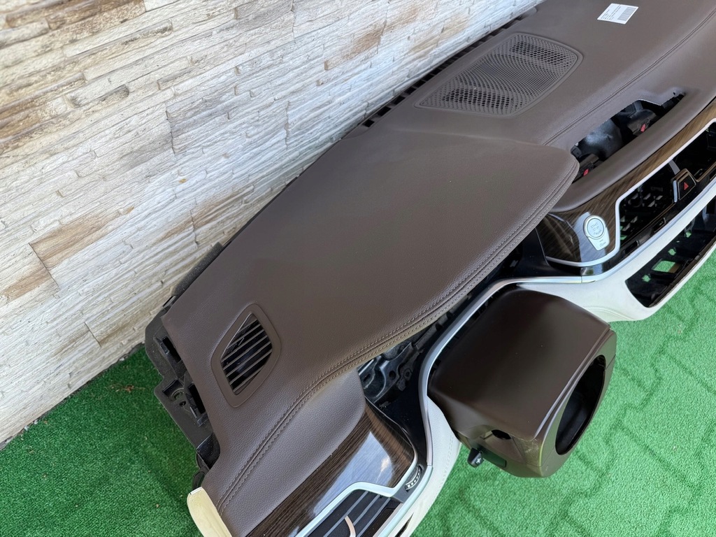 фото №5, Приборная панель консоль подушка безопасности bmw 7 g11 g12 coffee weiss 9388834