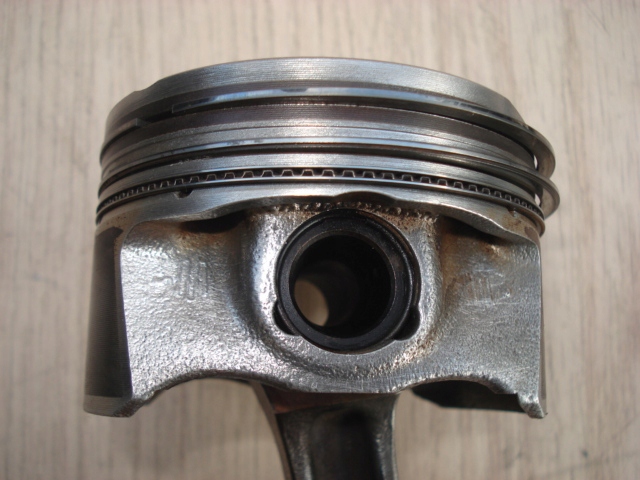 Поршень шатун opel astra k 5 mokka 1.4 turbo le2 b14xft b14xfl 12639683 bdb в Украине