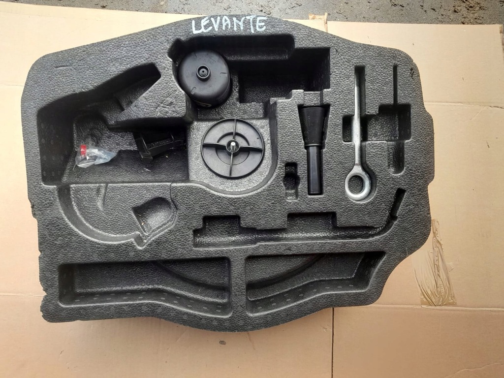 фото №1, Пенополистирол багажника вкладка багажника maserati levante