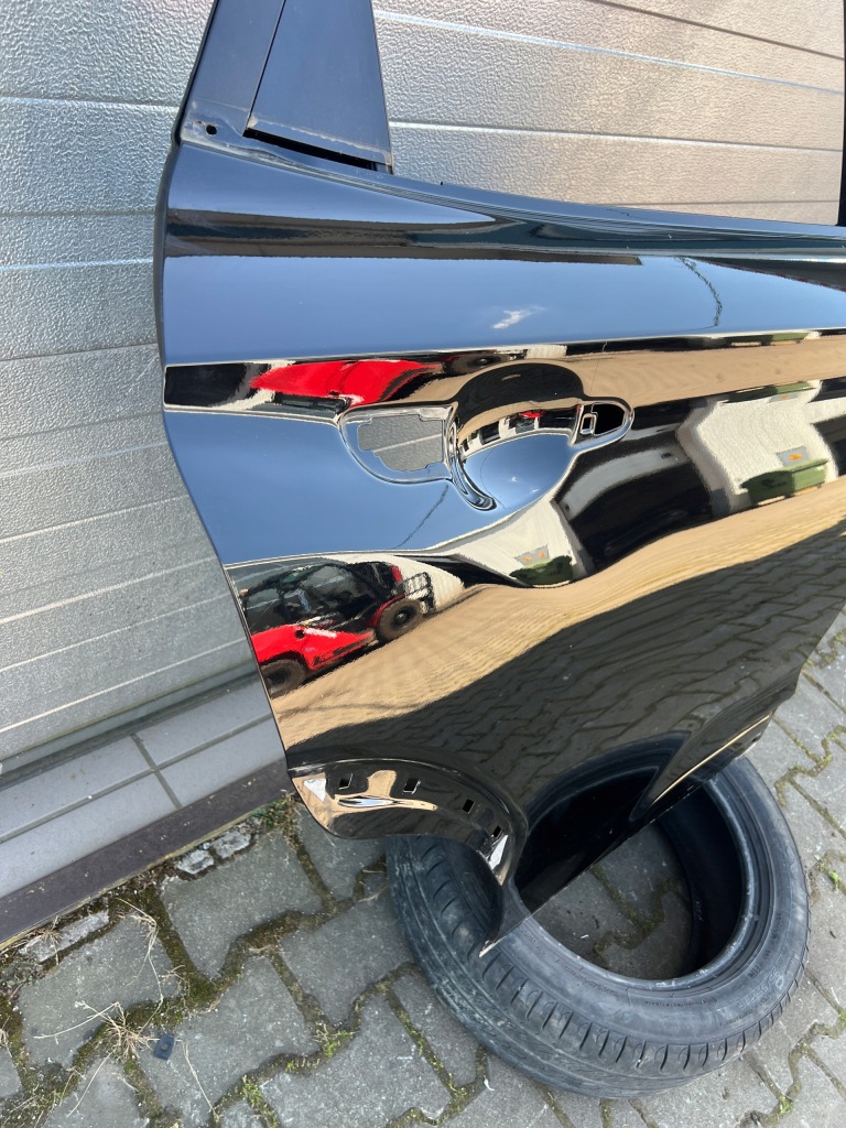 Hyundai kona 21- рестайлинг  дверь правое  задний задняя цвет mzh с Разборки