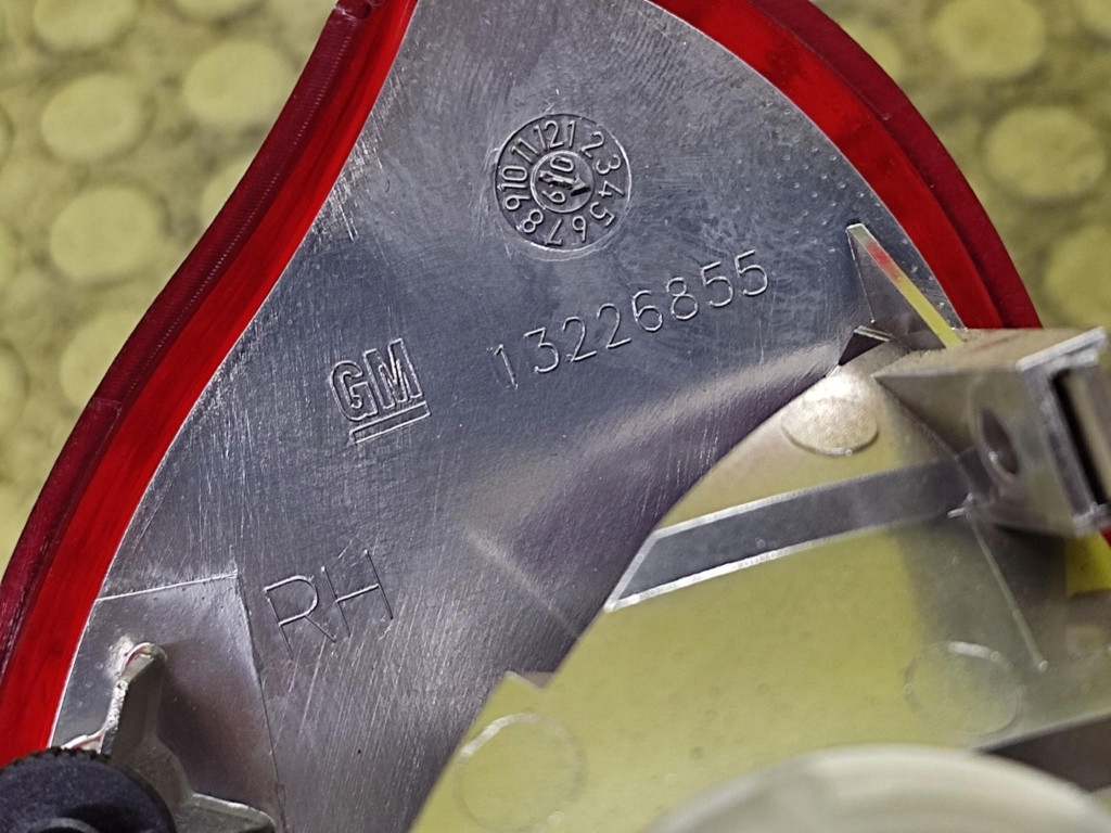 Купити Opel insignia універсал лампа правий задній 13226855