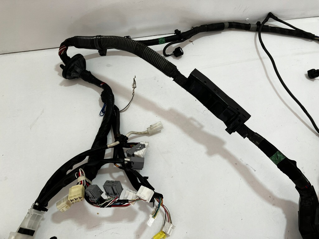 фото №7, Prius iii lift электропроводка отсек двигателя с корпус