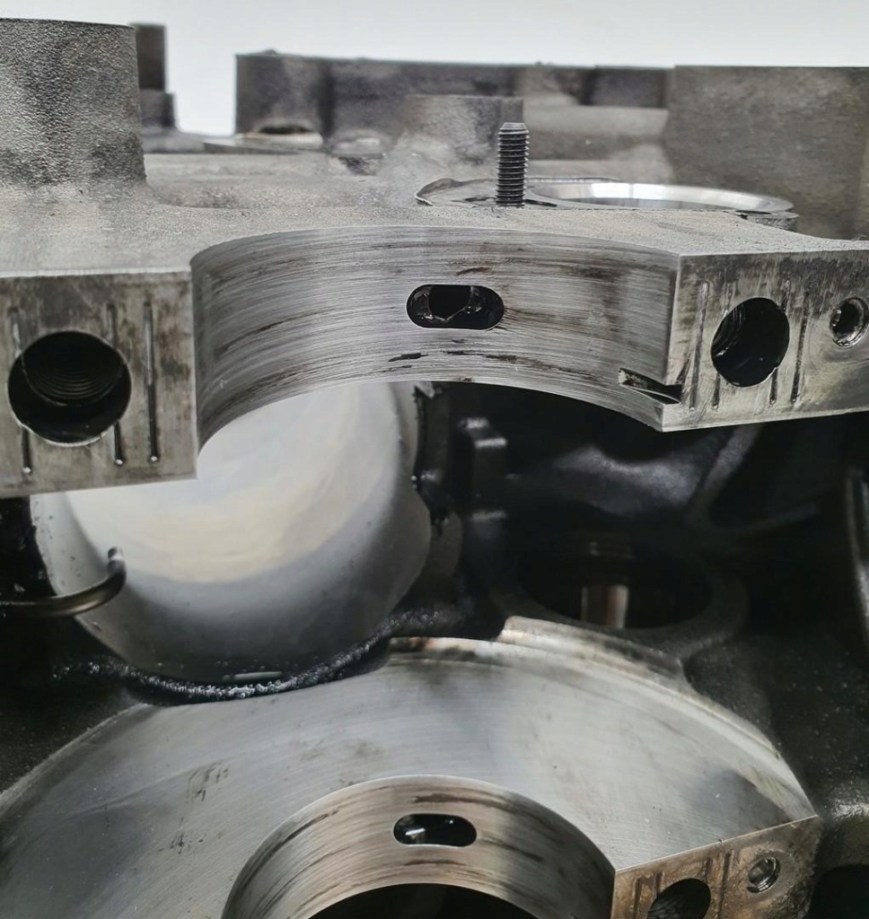 Блок двигуна aj200 204dtd jaguar xe x760 2.0d в Україні