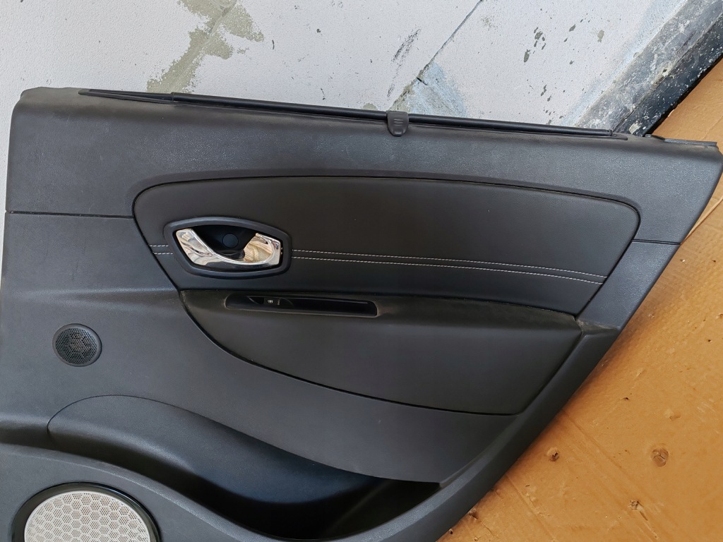 фото №2, Обшивка обивка дверь правый задняя renault scenic iii 829a03220r bose