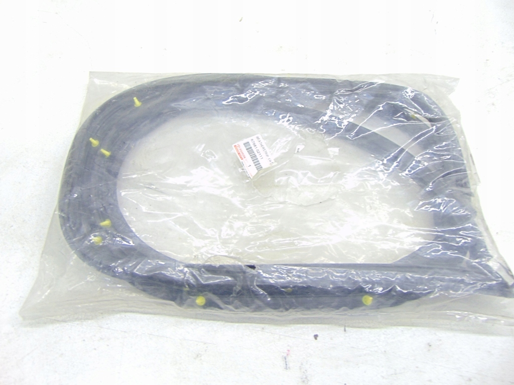 фото №1, Toyota e12 перед правая прокладка дверь 6786102111