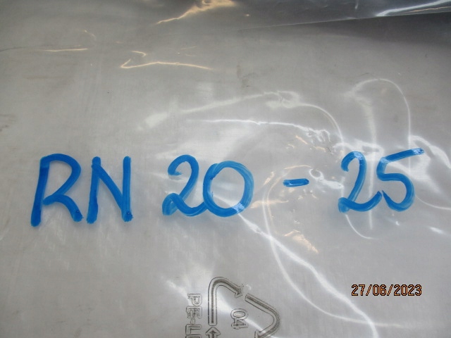 Peugeot 5008 lift решітка середня бампера nowa в Україні