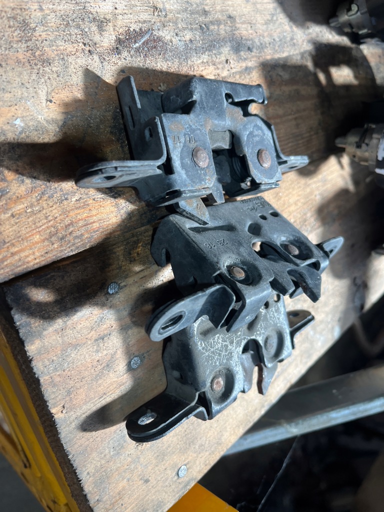 фото №1, Замок капот master movano 2,3 10-19