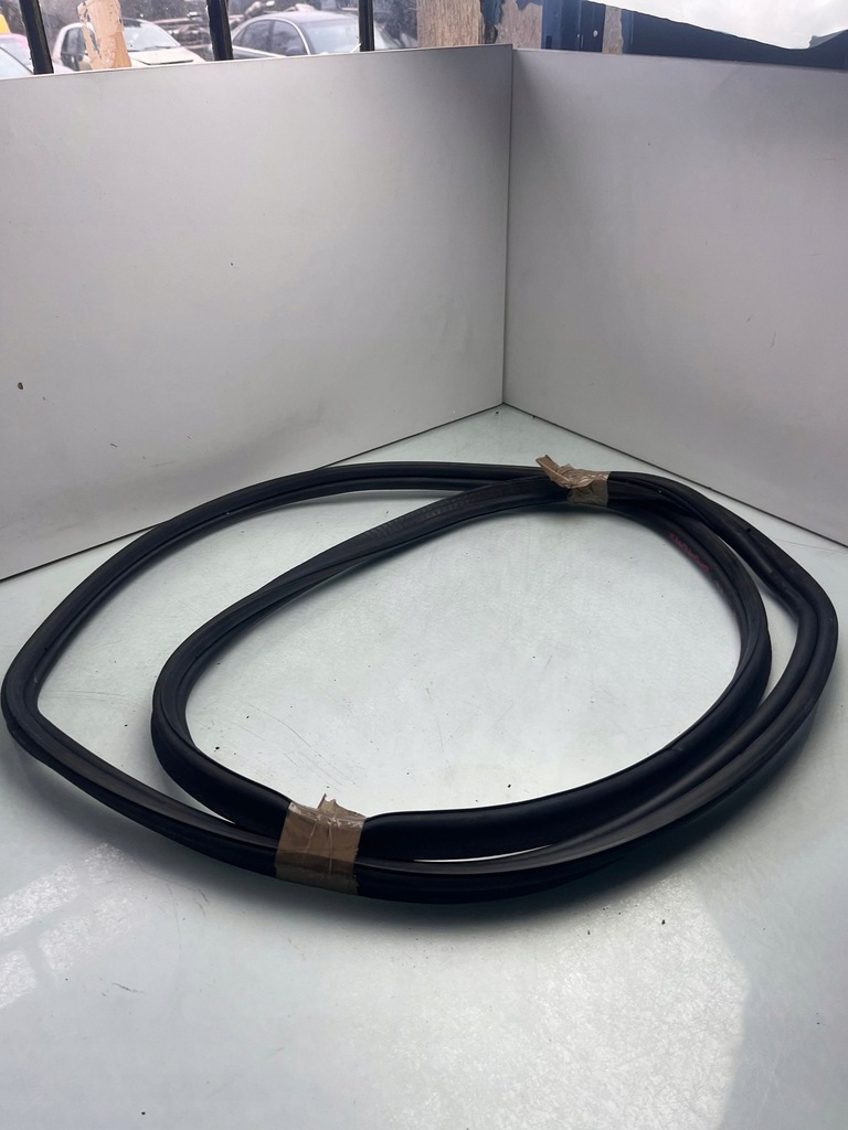 фото №1, Mini one - cooper r50 - 53 --- прокладка крышки багажника