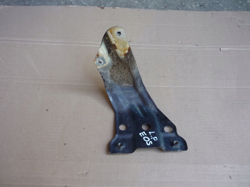 фото №1, Кронштейн крыла левый перед vw eos 1q0821135