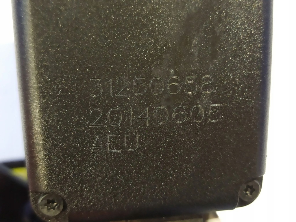 фото №5, Volvo v60 2015 ремни безопасности