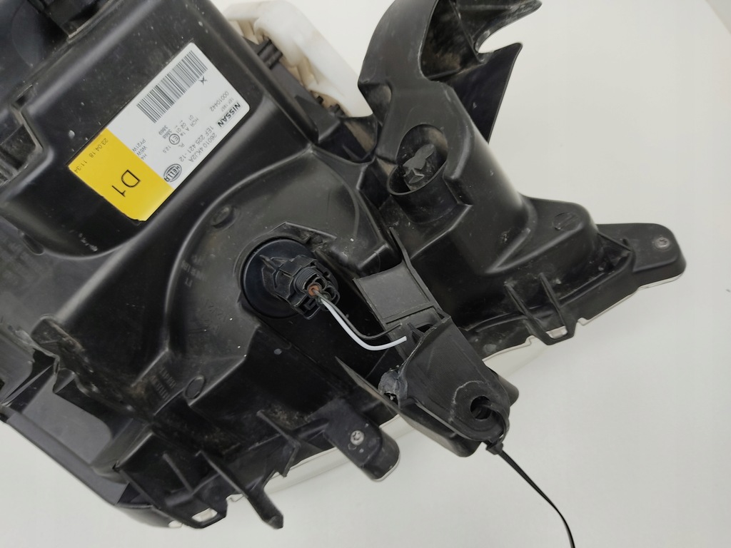 фото №13, Лампа правая перед передняя navara iv d23 europa