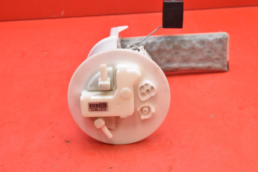 Помпа насос топлива 77704-0d070 toyota yaris 3 iii 1.0 vvt-i 69km 14-17 в Украине