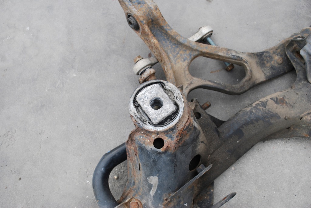 Подрамник подрамник двигателя vw touareg 3.2 azz lubelskie с Разборки