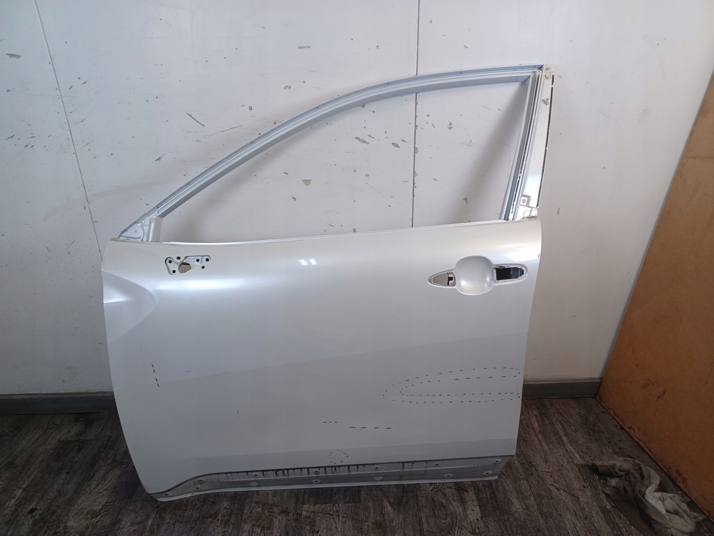 фото №1, Дверь ---- toyota corolla cross ---- передние левая -- перед левый