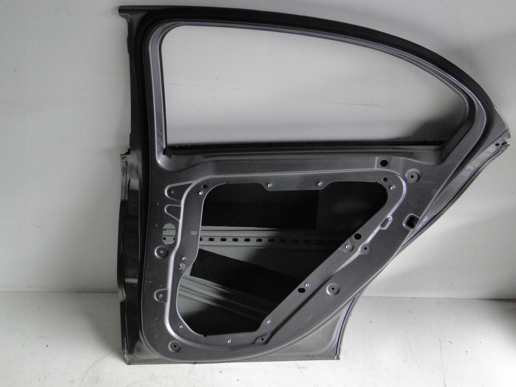 фото №8, Mercedes a klasa w176 176 дверь задние правое