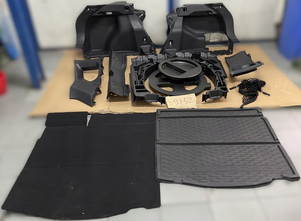 фото №1, Toyota corolla cross 2022- обивка багажника обшивка пол вкладыш защита