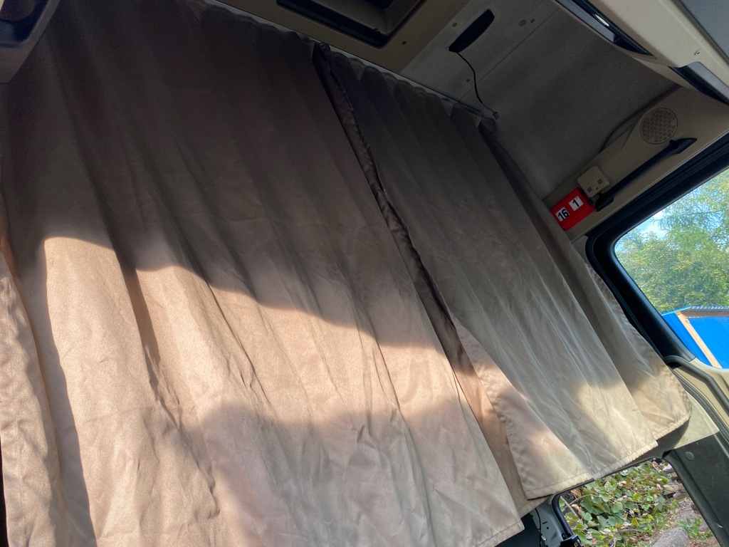 фото №2, Занавеска, козырёк кабины -mercedes actros mp4