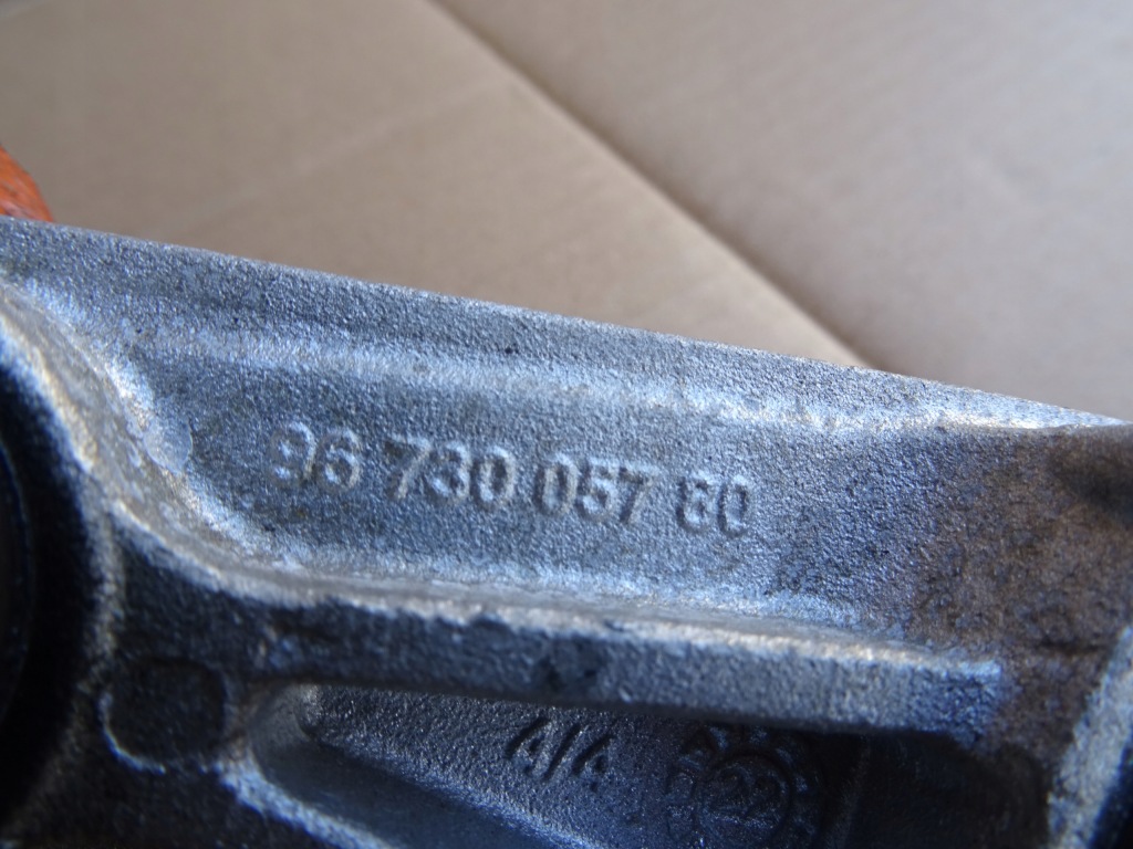 фото №3, Opel crossland кронштейн подушка 967300578