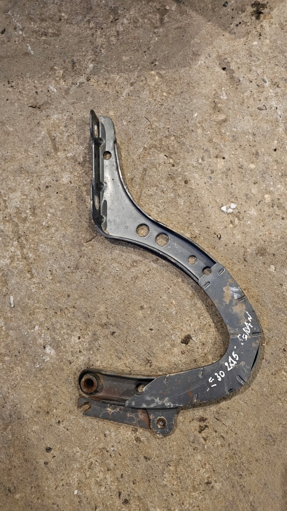 фото №1, Кронштейн петля крышки bmw e30