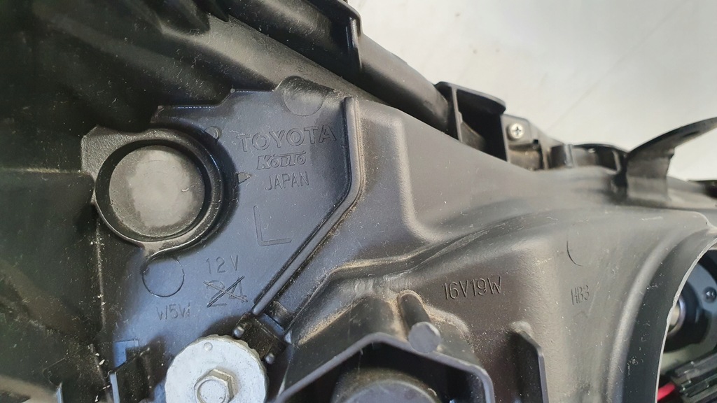 фото №14, Лампа перед левая lexus nx 300h led hb3 org europa