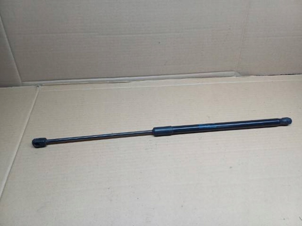 фото №1, Привод амортизатор крышки багажника 657827550 skoda scala