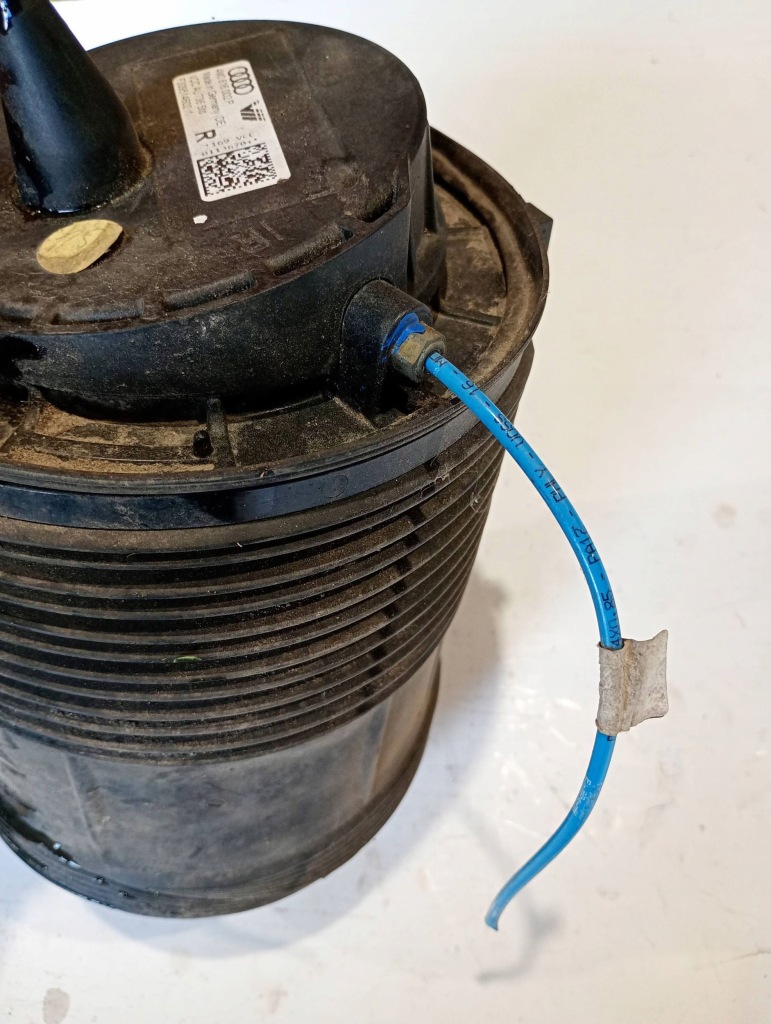 Купить Подушка подвеска правый задний  audi q7 4m 4m0616002p