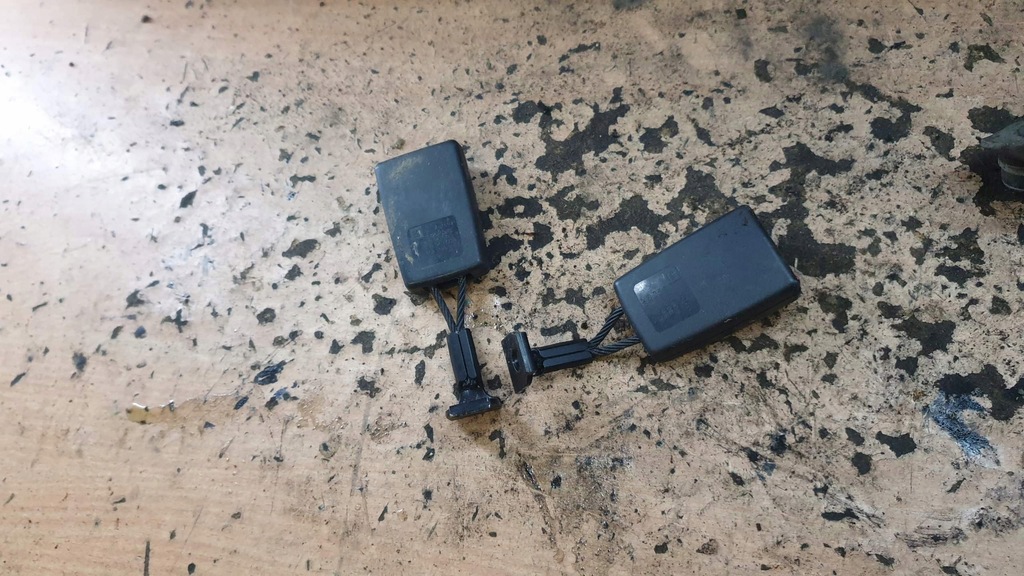 фото №1, Opel astra iii h защёлки ремней задняя комплект