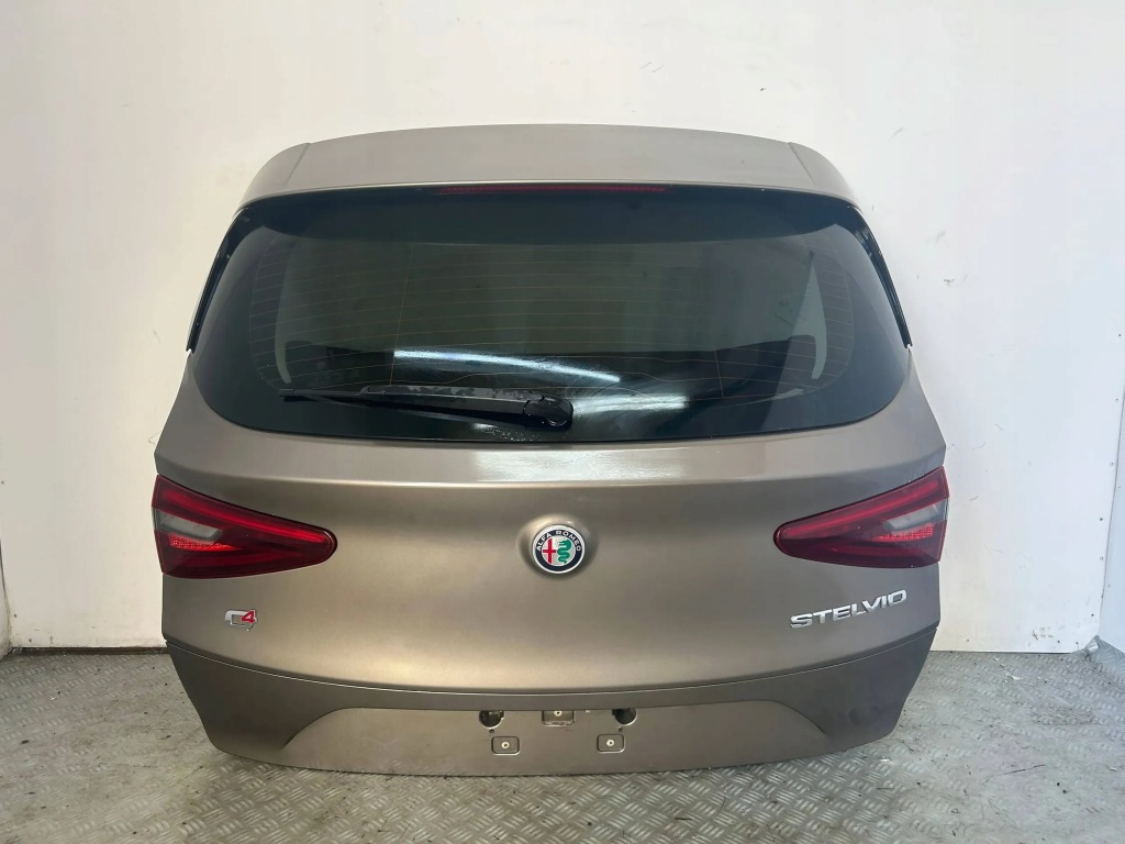 фото №1, Кришка багажника багажника камера комплектна alfa romeo stelvio 082