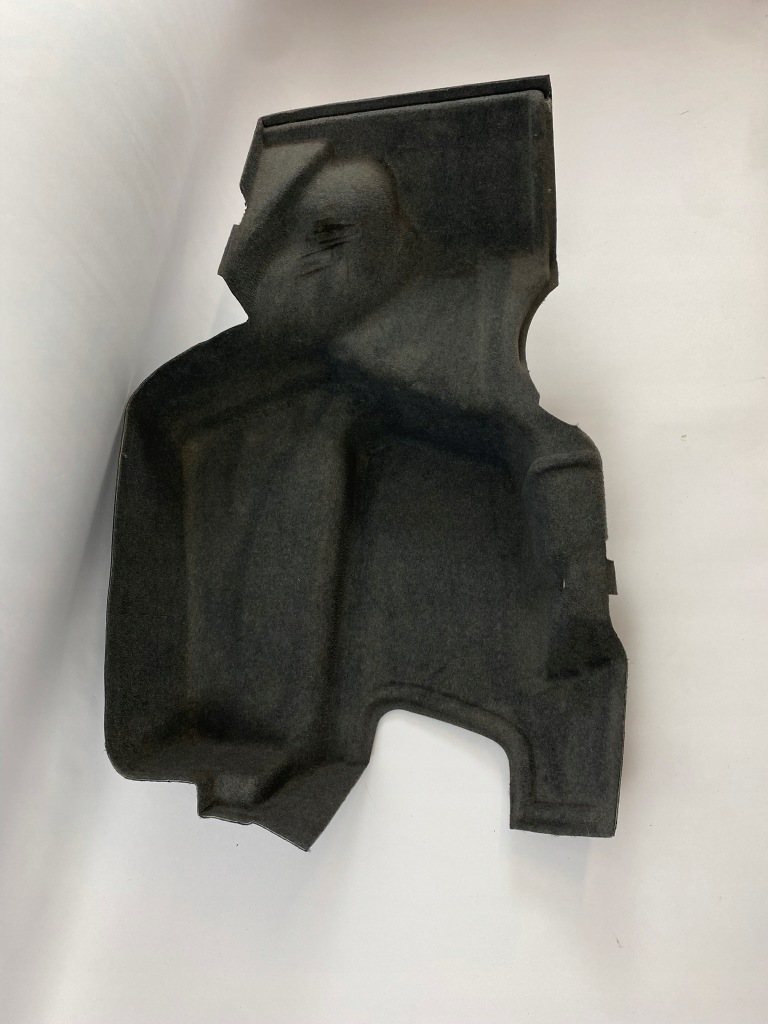 Пластик захист обшивка багажника правий задній mercedes w124 1246935433 Недорого