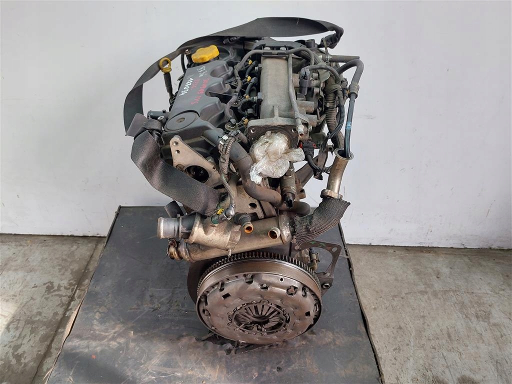 Двигатель дизель сцепление форсунки opel zafira b astra z19td 100km сцепление Цена