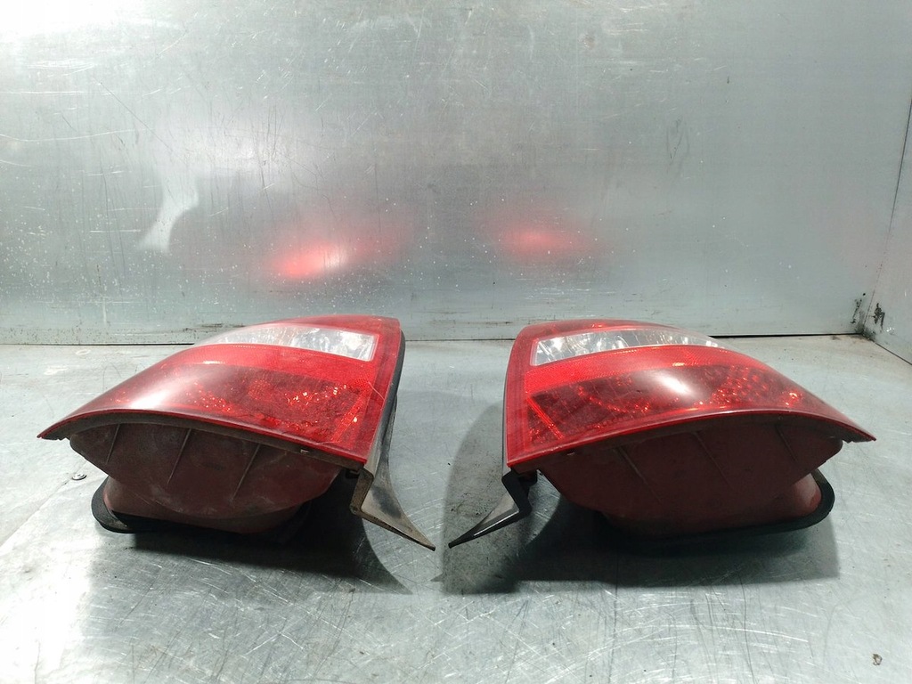 фото №8, Лампы задняя комплект kia cerato 2.0 crdi хэтчбек 92401-2f2