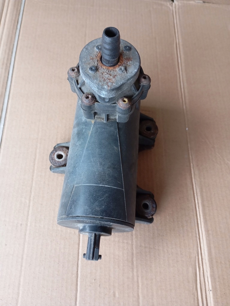 Купити Saab 9-5 2,0t 2,3t насос вакуум pierburg 4646220